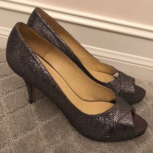 Kate Spade Smoke Gray metallic EUC peep toe heel